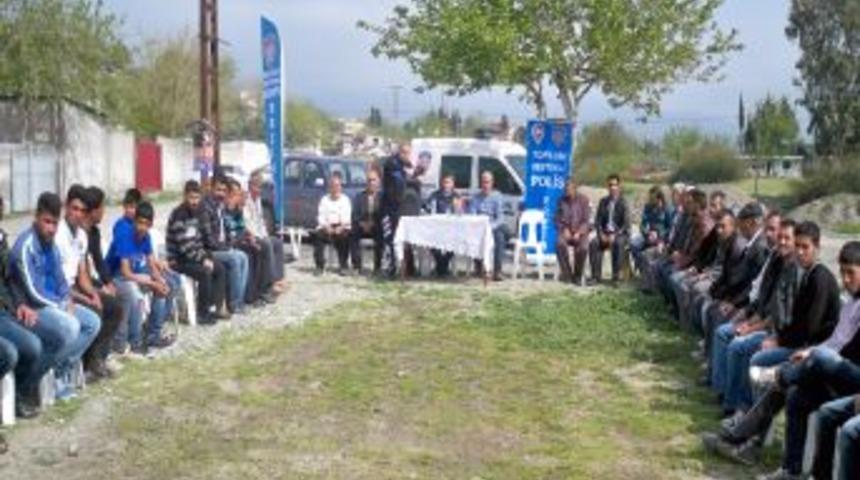 Polisler, Toplumun Kaynaşması Için Çalışıyor