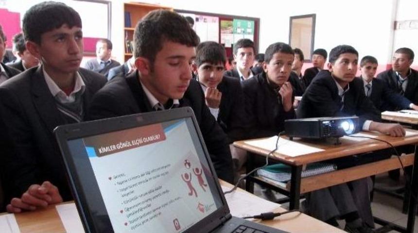 Ercişli &Ouml;ğrenciler G&ouml;n&uuml;l El&ccedil;isi Olmak İ&ccedil;in Yarıştı