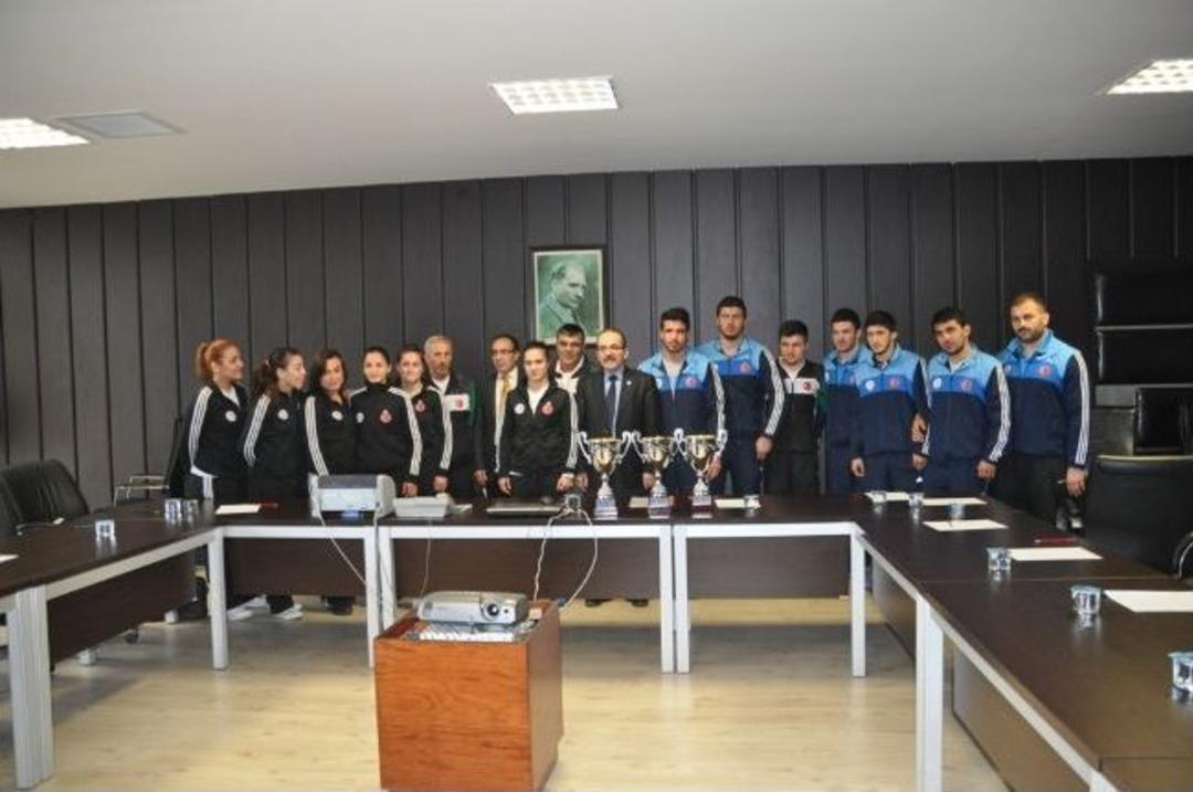 Om&uuml; G&uuml;reş Takımı D&uuml;nya Sıralamasında 1. Sırada