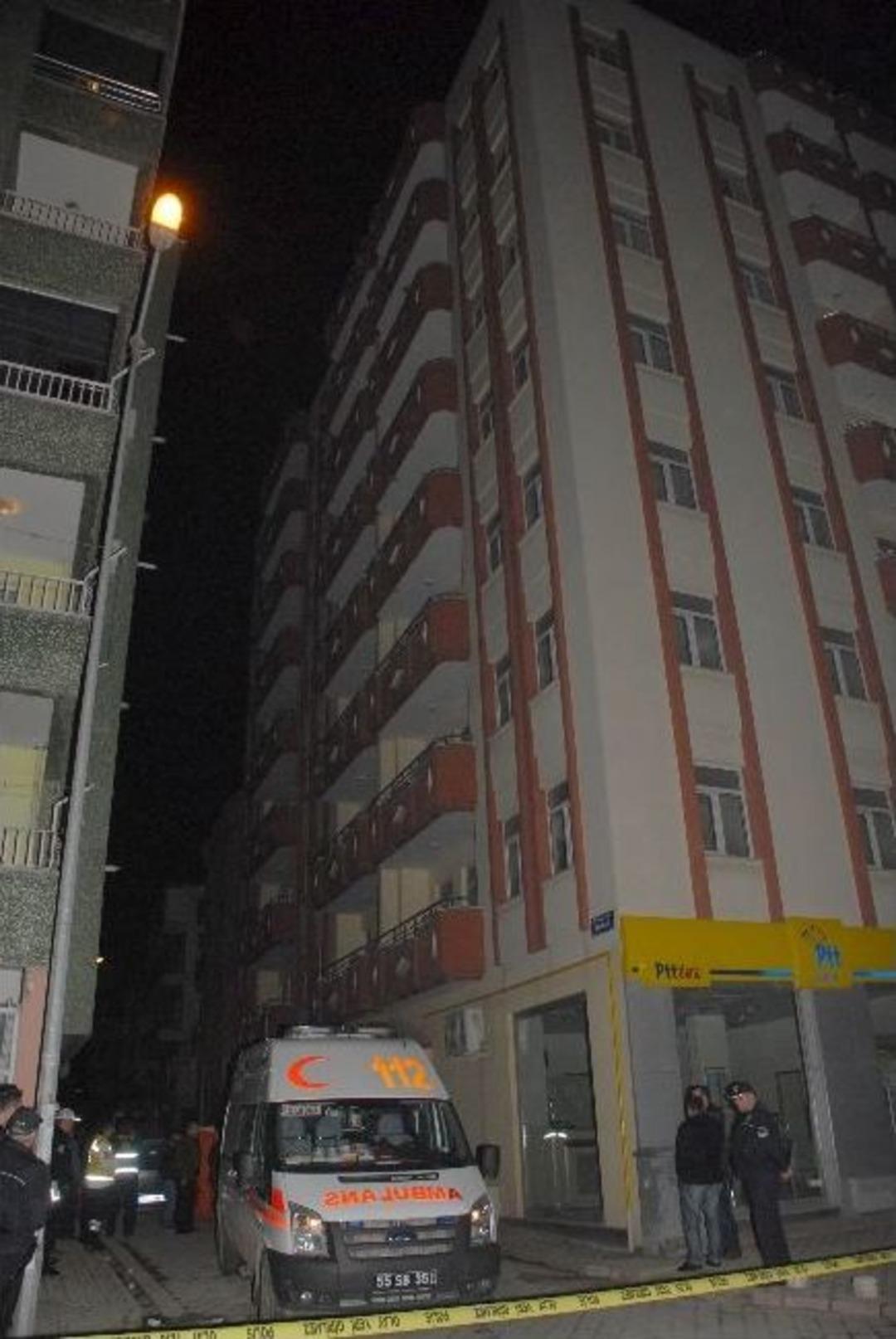 İntihar İ&ccedil;in &Ccedil;ıktığı &Ccedil;atıdan 4 Saat Sonra İndirildi