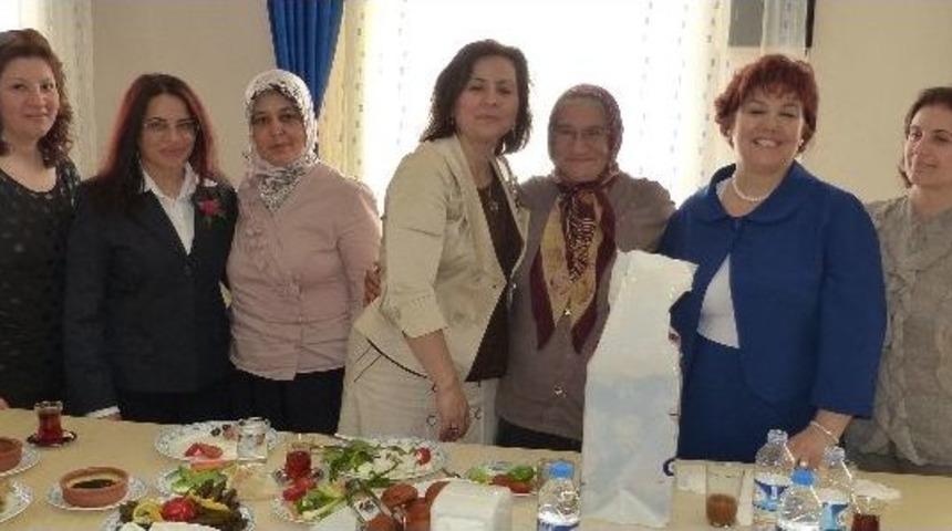 Polis Eşlerinden Şehit Ve Gazi Ailelerine Ziyaret