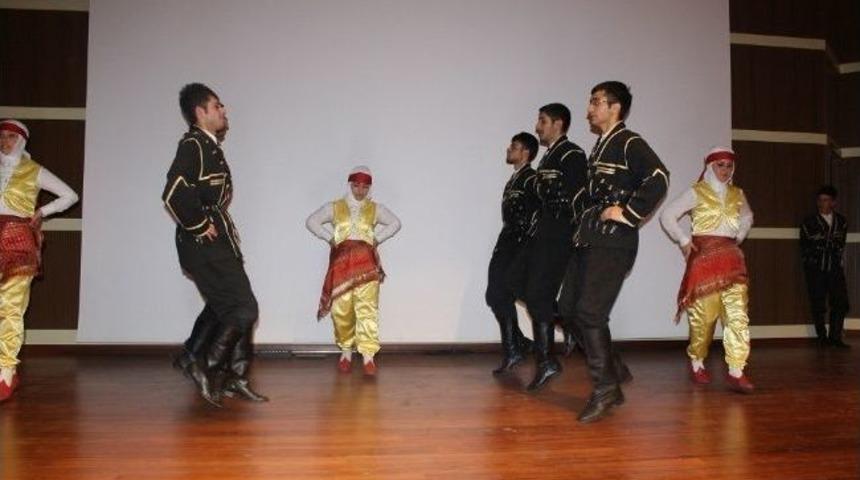 &Ouml;ğrenci Kul&uuml;b&uuml;nden K&ouml;y Okuluna Destek