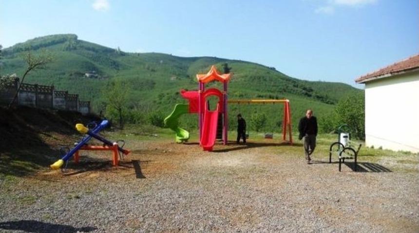 Karasu&rsquo;nun 5 K&ouml;y&uuml;ne &Ccedil;ocuk Parkı Yapıldı