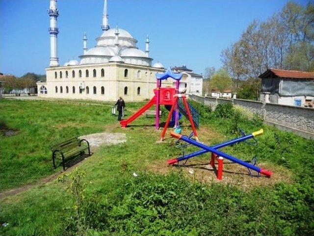 Karasu’nun 5 Köyüne Çocuk Parkı Yapıldı