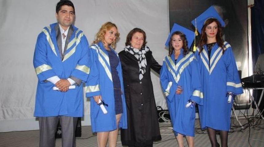 Mut Meslek Y&uuml;ksek Okulu &Ouml;ğrencilerinin Mezuniyet Sevinci