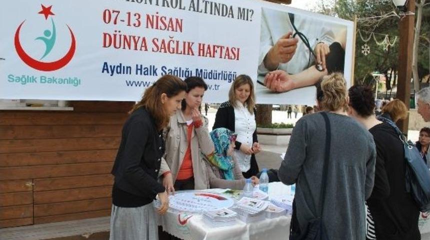 Sağlık&ccedil;ılar Halkın Nabzını Tuttu