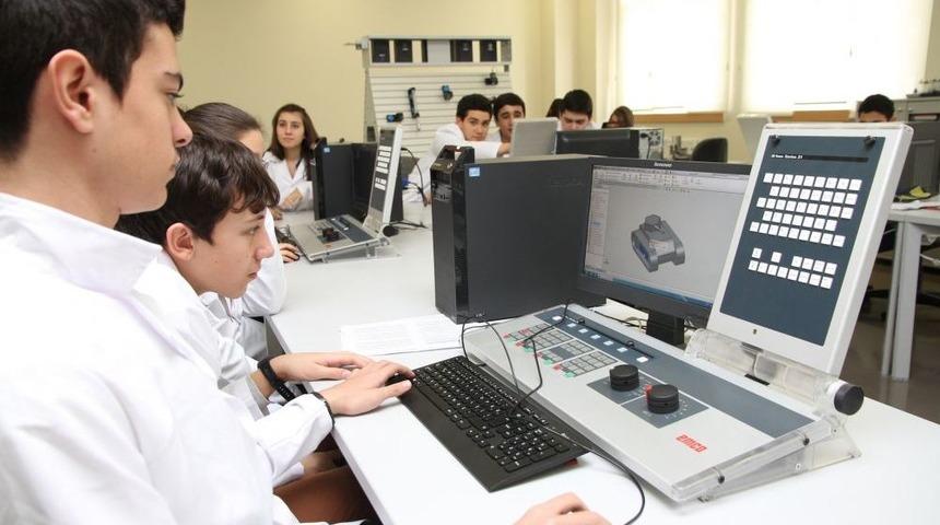 Otonom Kontroll&uuml; Ve Yapay Zeka Ile &Ccedil;alışan Robotlar Yaptılar