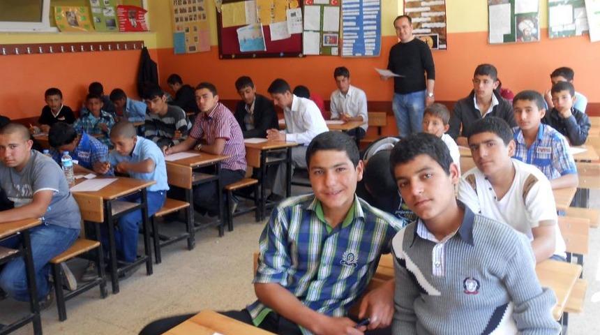 Sonsuz Nur Sınavına Bin Beş Y&uuml;z &Ouml;ğrenci Katıldı