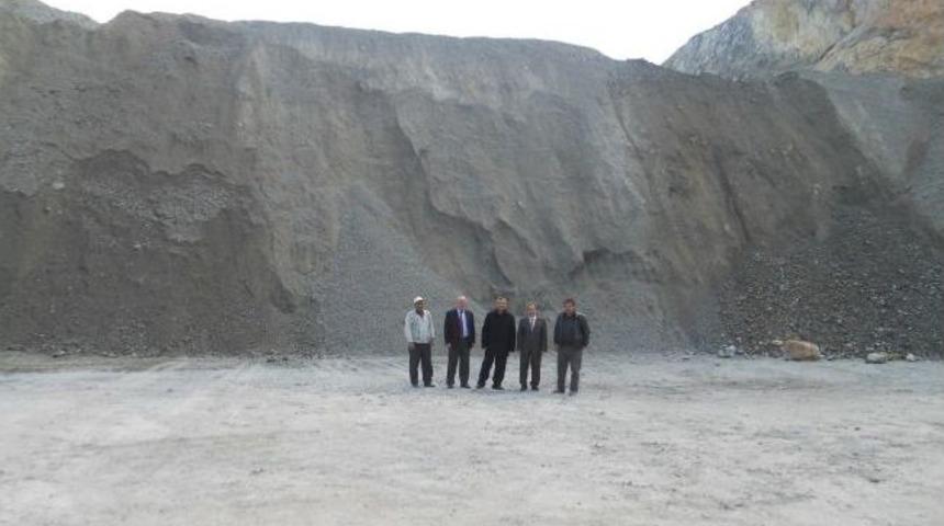 Vali &Ccedil;ift&ccedil;i, Yol &Ccedil;alışmalarını Yerinde İnceledi