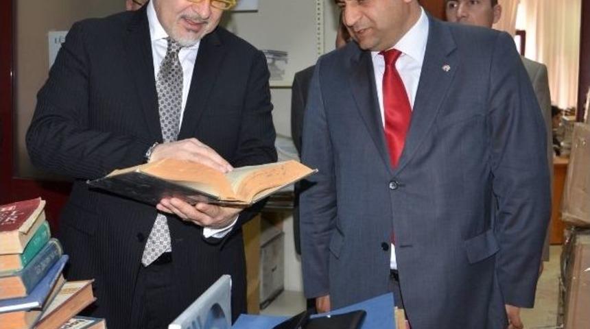 &Ccedil;om&uuml;&rsquo;ye Kitap Bağışları Devam Ediyor