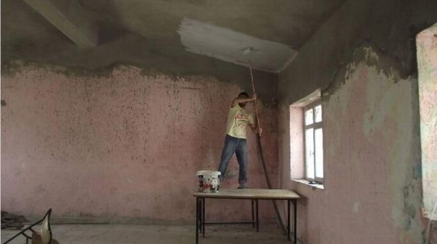 &Uuml;niversite &Ouml;ğrencileri K&ouml;y Okullarını Onardı