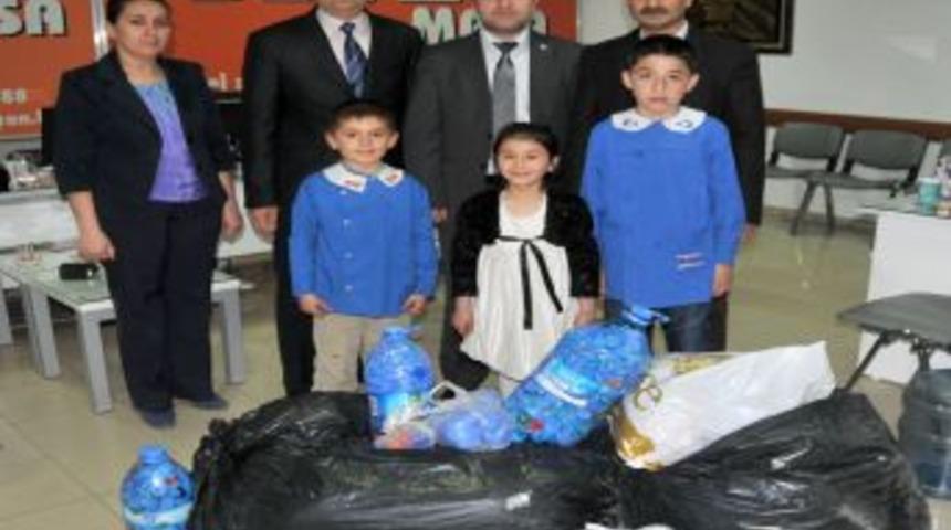 &Ouml;ğrenciler 50 Bin Mavi Kapakla Engellilere Destek Oldu