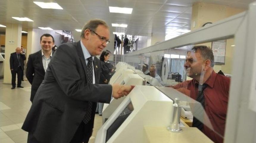 Faik &Ouml;ztrak&rsquo;tan Belediyeye Ziyaret