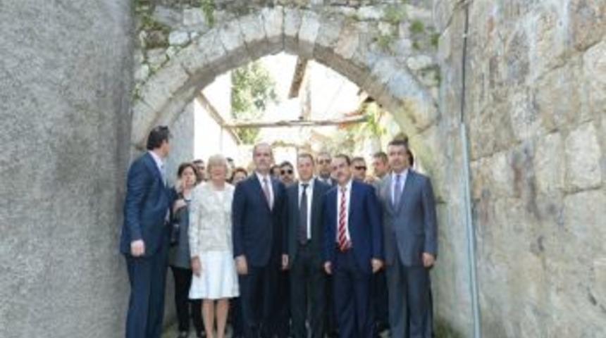 Bursa B&uuml;y&uuml;kşehir Belediyesi Antakya'ya M&uuml;hr&uuml;n&uuml; Basıyor