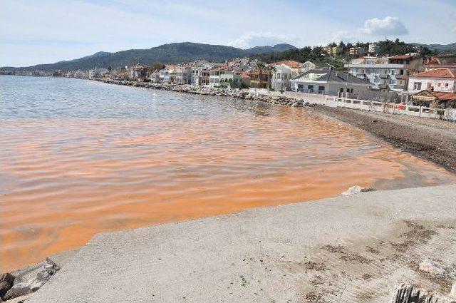 Çanakkale'de Deniz Turuncuya Döndü