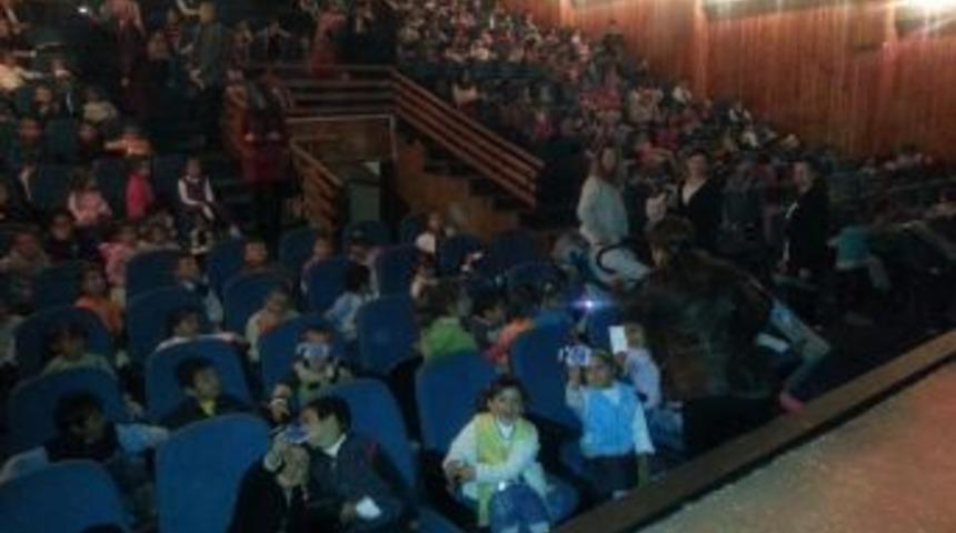 Palandöken Kaymakamlığı Köy Çocuklarını Tiyatroyla Buluşturdu