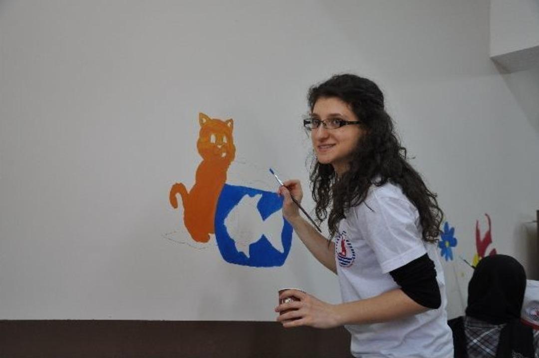 &Uuml;nl&uuml; Karakterler Okullara &Ccedil;iziliyor