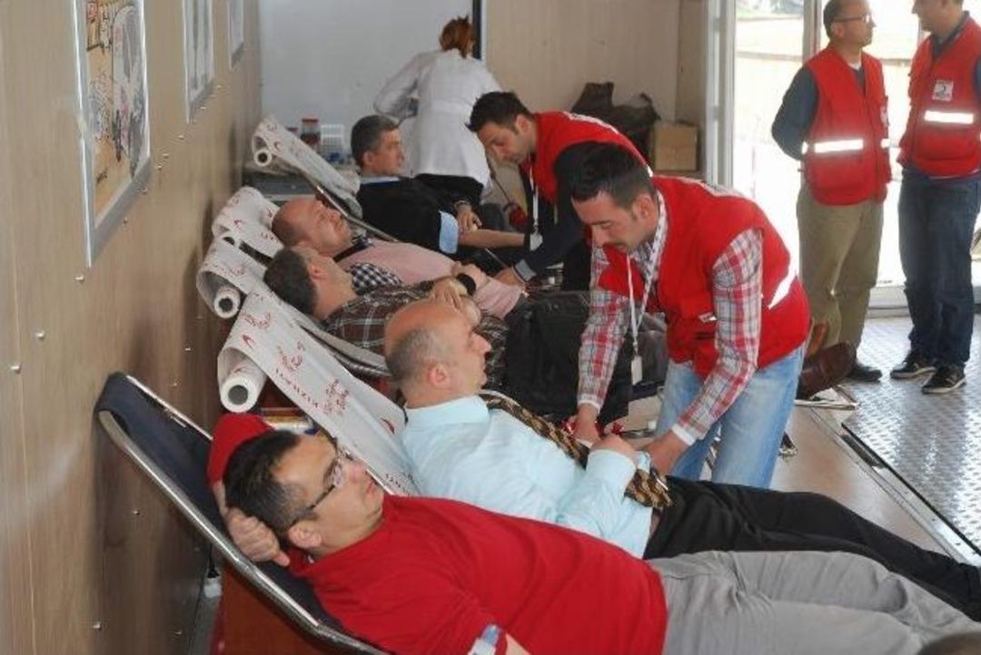 &ldquo;bir Damla Bin Umut&rdquo; İ&ccedil;in Kanlarını Bağışladılar