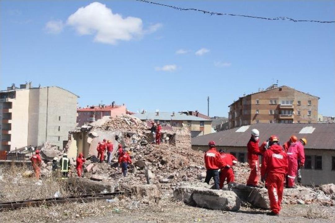 Hayat Kurtaranların Nefes Kesen Tatbikatı