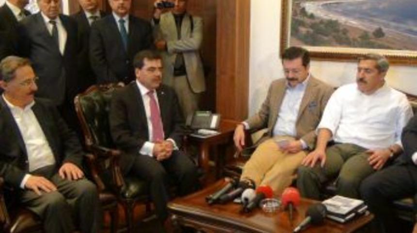 Hisarcıklıoğlu: Bizim G&ouml;revimiz Milletin Nabzını Tutmak, Şerbet Vermek Değil