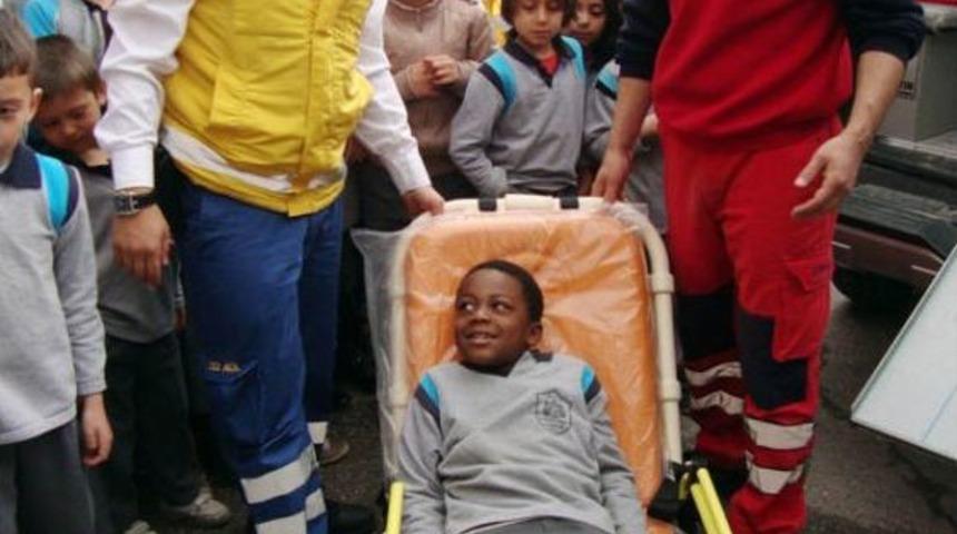 Miniklere Acil Yardım Eğitimi