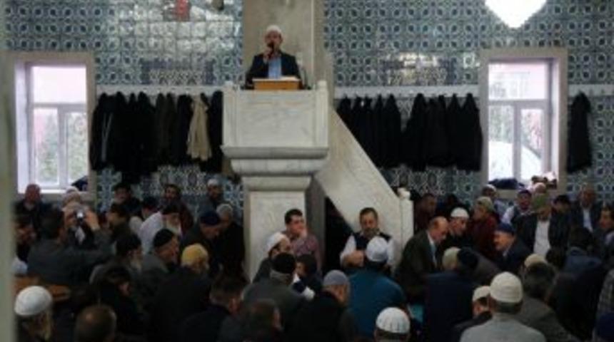 Paland&ouml;ken'de Cami Cemaati Namaz &Ouml;ncesi Eğitim G&ouml;r&uuml;yor