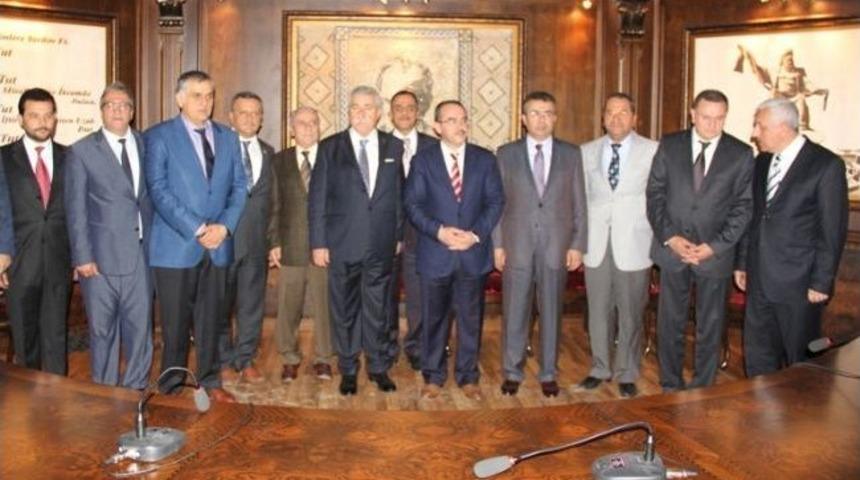 Bakan Ergin Hatay'da Esnafla Bir Araya Geldi