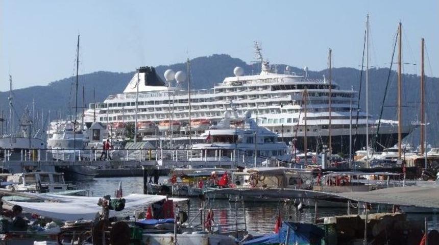 Dev Gemi Rotasını Marmaris'e Çevirdi