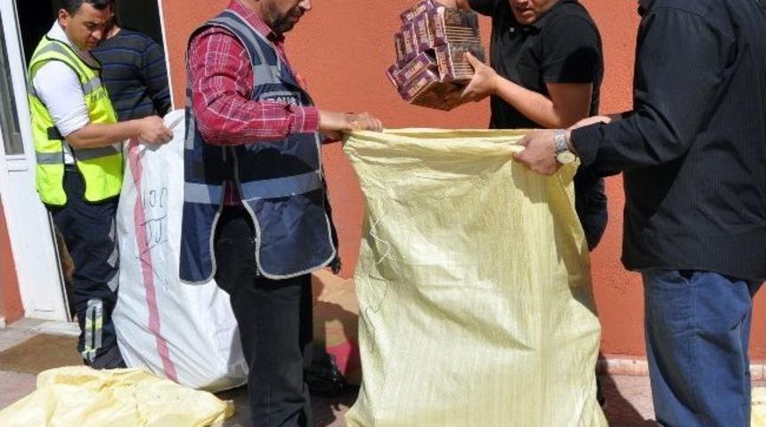 Kamyondan 23 Bin 300 Paket Ka&ccedil;ak Sigara &Ccedil;ıktı