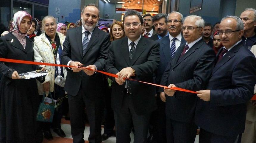 Ankara'da &lsquo;&Ccedil;izgilerle Kırk Hadis&rsquo; Sergisi A&ccedil;ıldı