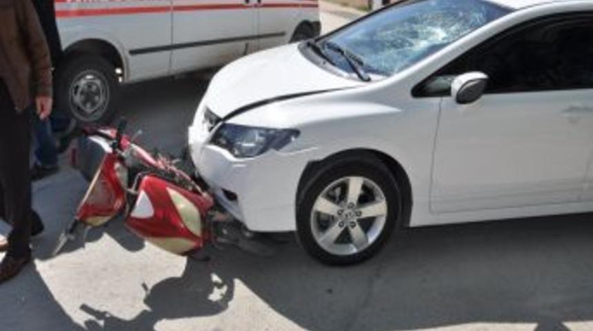 Otomobil, Elektrikli Bisiklete &Ccedil;arptı: 1 Yaralı