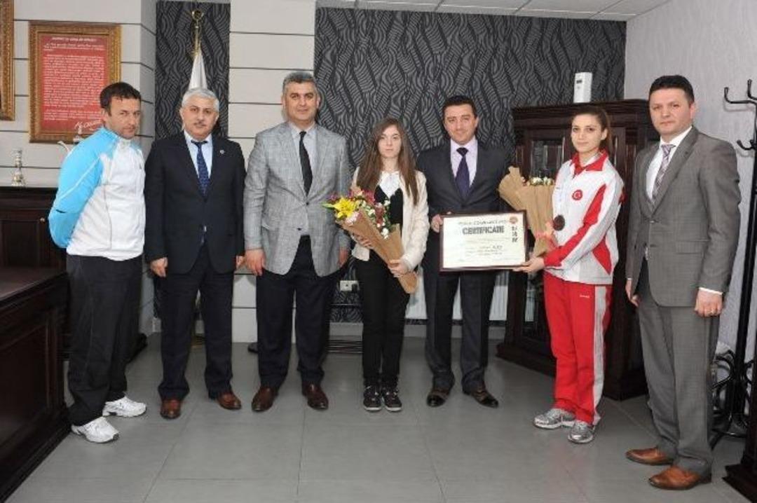 Başkan V. Bakıcı&rsquo;dan Başarılı &Ouml;ğrencilere Teşvik &Ouml;d&uuml;l&uuml;