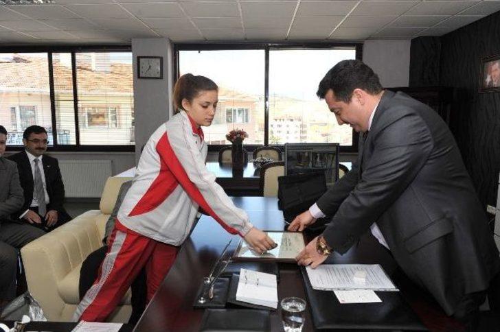 Başkan V. Bakıcı’dan Başarılı Öğrencilere Teşvik Ödülü G4