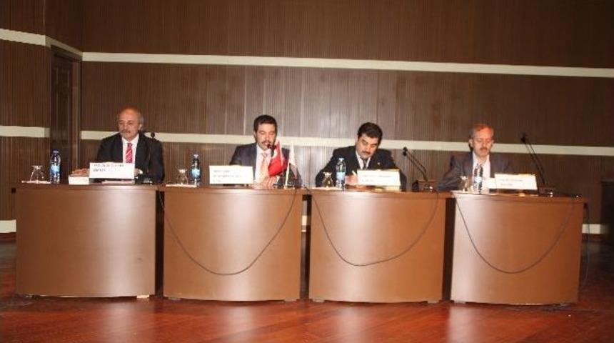 Atat&uuml;rk &Uuml;niversitesi&rsquo;nde &ldquo;mehmet Akif Ersoy&rsquo;un Hayatı&rdquo; Paneli