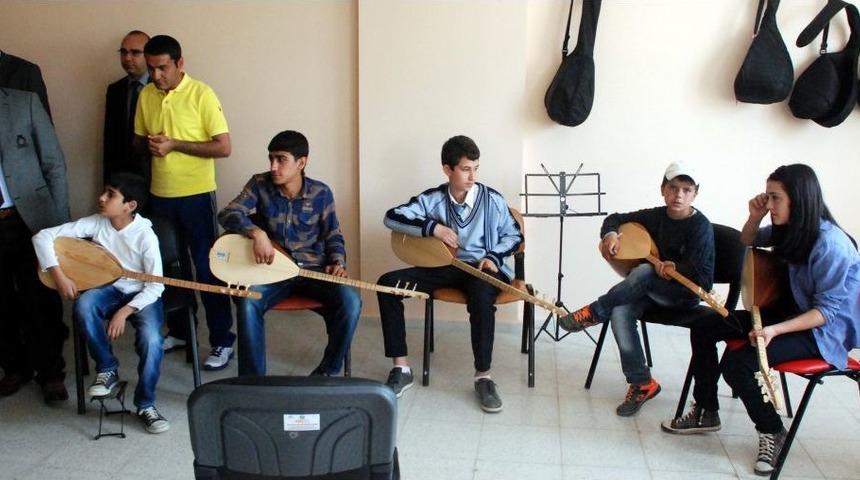 Dezavantajlı &Ccedil;ocuklar Gen&ccedil;lik Merkezinde Hayata Kazandırılıyor&rlm;