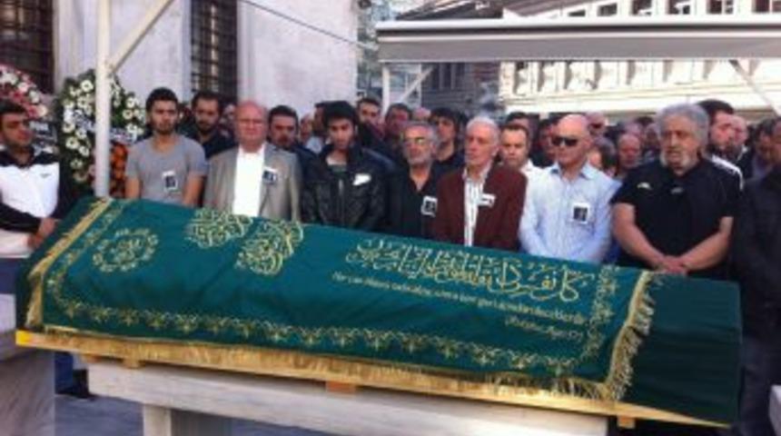 Zeki Ateş'in Cenazesi, Rock D&uuml;nyasını Bir Araya Getirdi