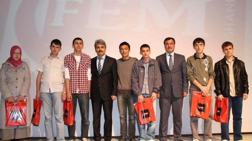 Başarılı &Ouml;ğrenciler &Ouml;d&uuml;llendirildi