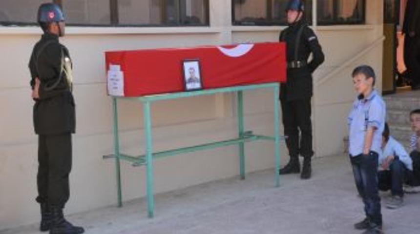 &Ccedil;orumlu Ailenin Son Evladı Da Askerde Kaza Kurşunu Kurbanı Oldu