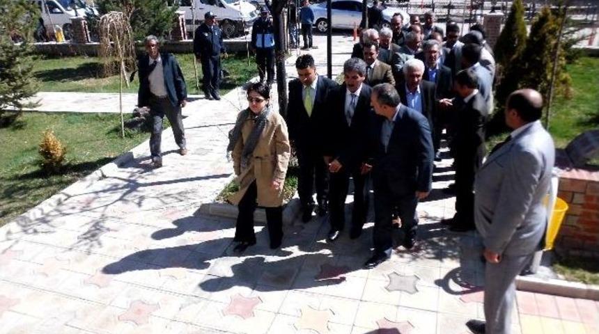 Ak Parti&rsquo;li Vekilden Bdp&rsquo;li Belediye Başkanına Ziyaret