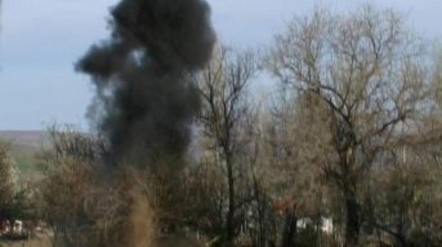 Sivas&rsquo;ta &Ccedil;ocuklar Pimi &Ccedil;ekilmemiş El Bombası Buldu