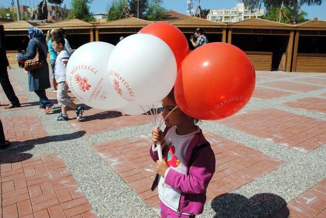 Manavgat Müftülüğü, Güllerin Efendisi Adına Çocuklara Balon Dağıttı