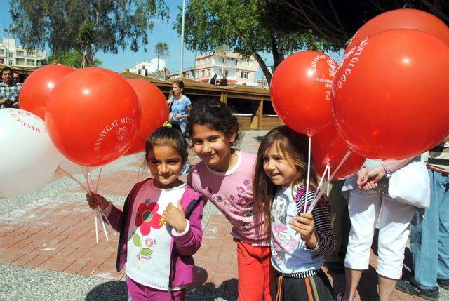 Manavgat Müftülüğü, Güllerin Efendisi Adına Çocuklara Balon Dağıttı