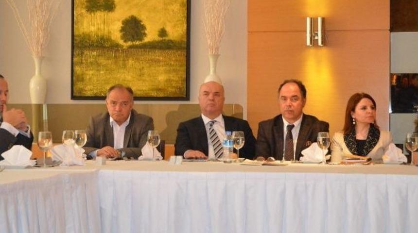 Akil İnsanlar Hilton'da