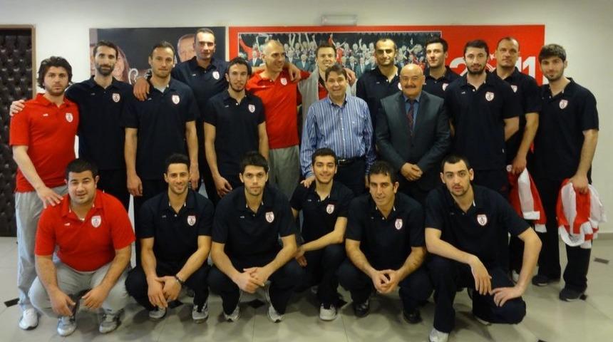 Altınordu Konak Belediyespor Erkek Voleybol Takımı 1.Lig'e Y&uuml;kseldi