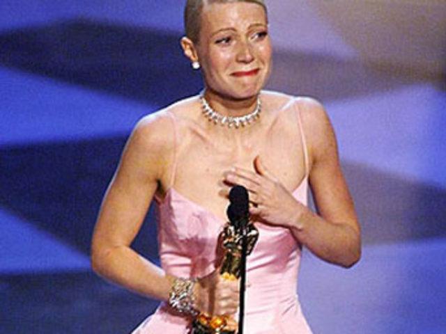 Oscar heykelciğinin başına gelmeyen kalmadı! 7