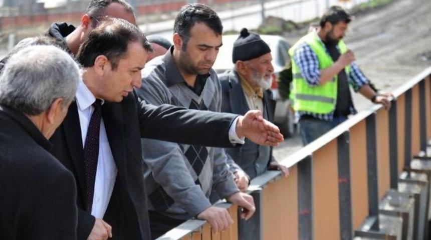 Rampaları Traşlıyor, Virajları D&uuml;zeltiyor, Yolları Genişletiyor