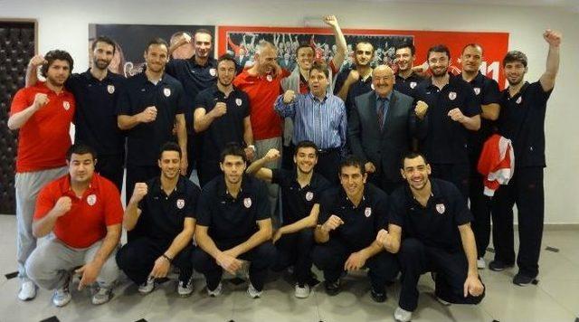 Altınordu Konak Belediyesi Erkek Voleybol Takımı 1. Lige Çıktı