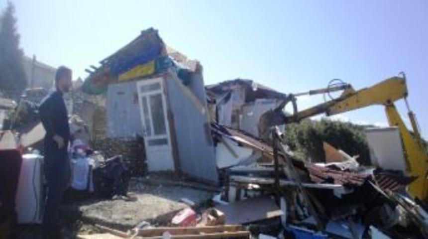 İzmit'te G&ouml;rsel Kirliliğe Ge&ccedil;it Yok