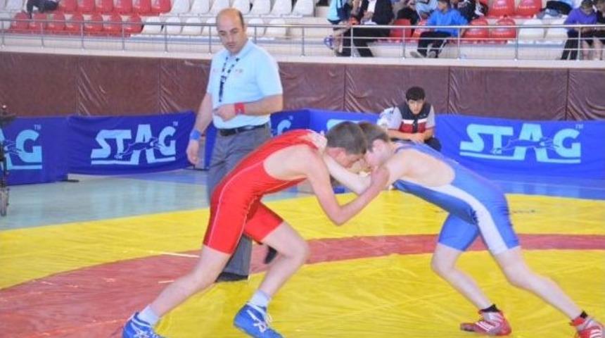 Şehit Y&uuml;cel G&uuml;r G&uuml;reş M&uuml;sabakaları B&uuml;y&uuml;k İlgi G&ouml;rd&uuml;