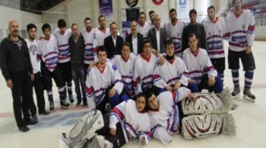 Başkan K&uuml;&ccedil;&uuml;kler, &ldquo;buz Hokeyi Takımımızın Başarıları Bizi Mutlu Ediyor&rdquo;